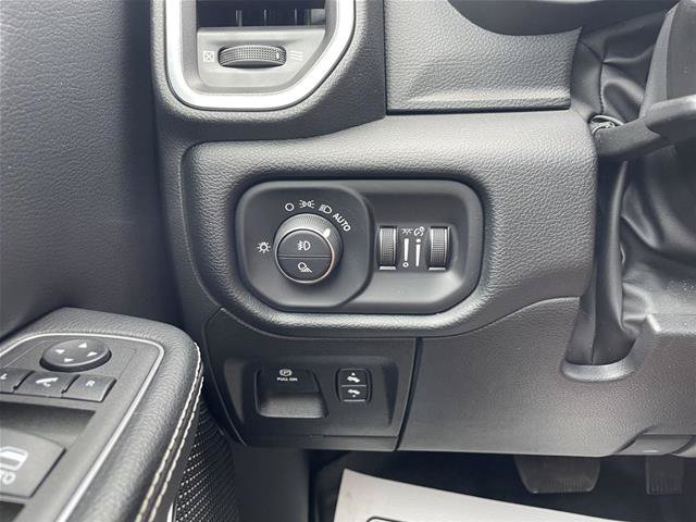 Used 2022 RAM 1500 Laramie AWD/4WD image 16