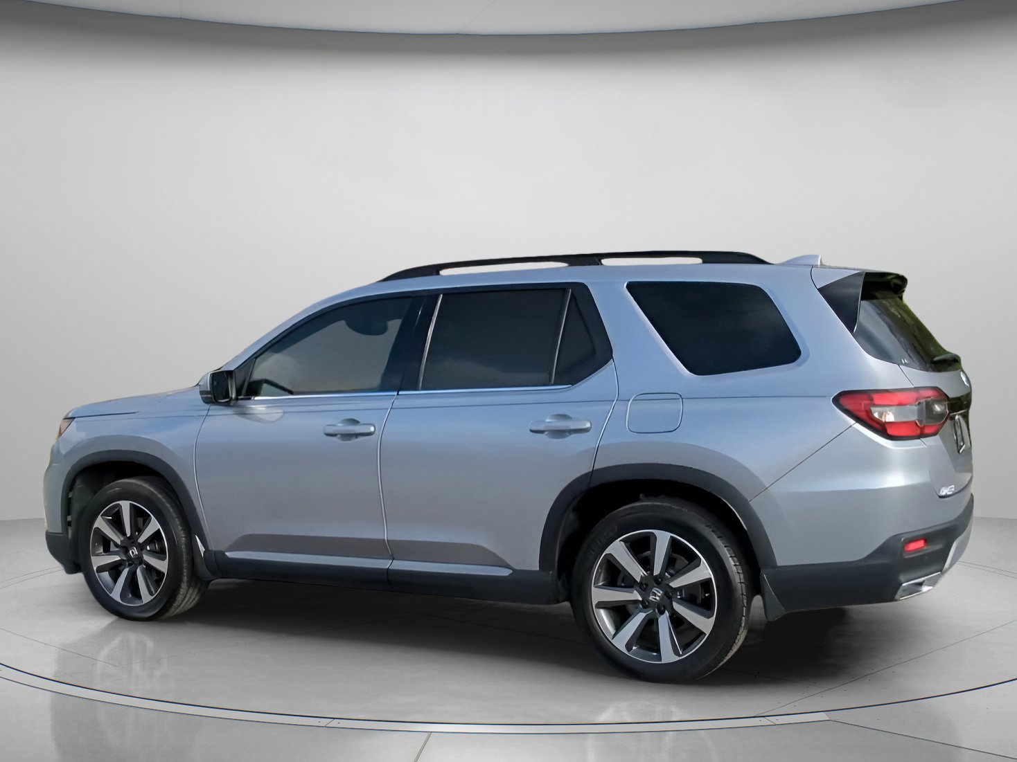Used 2024 Honda Pilot Touring image 11