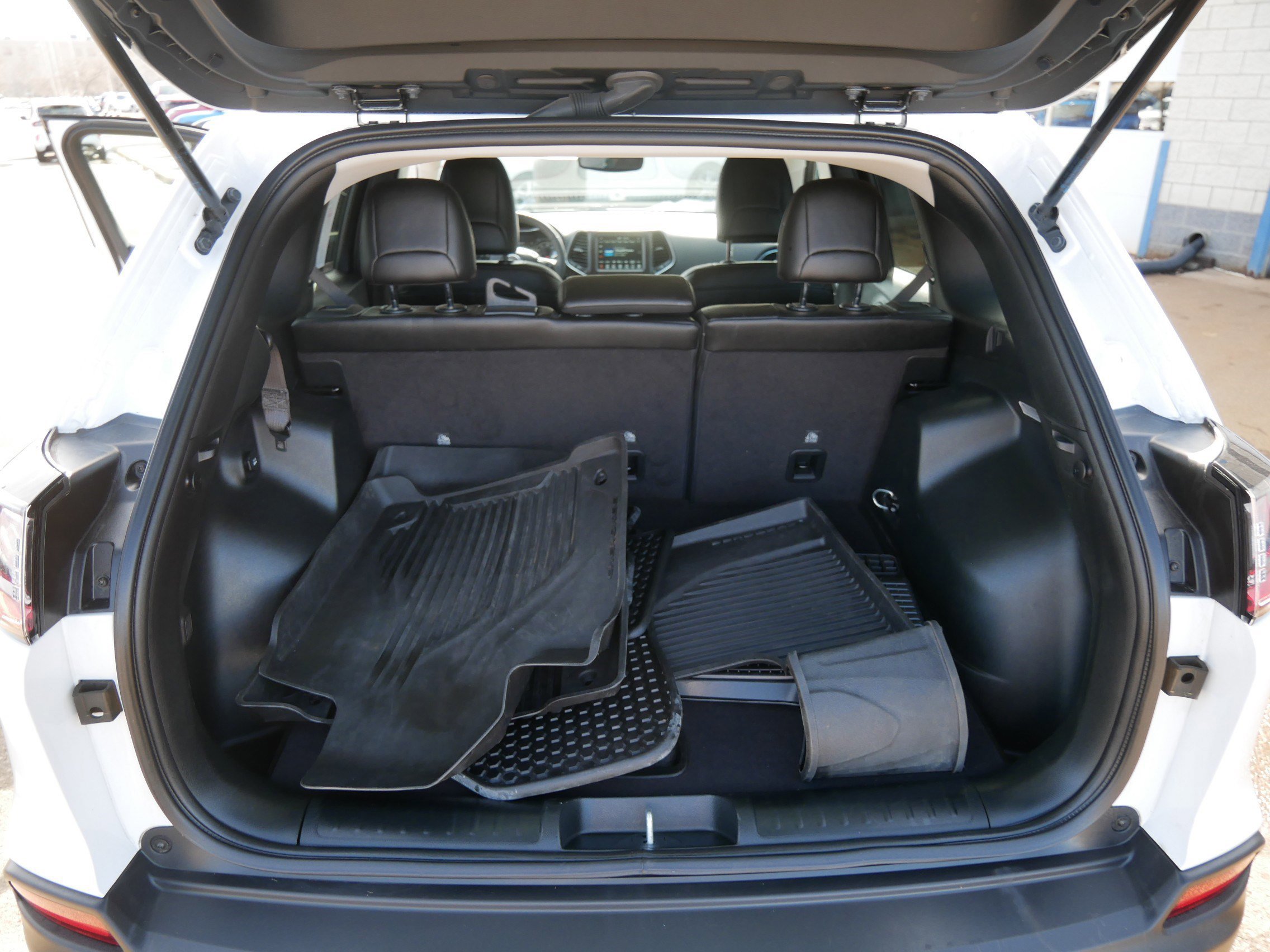 Used 2022 Jeep Cherokee Trailhawk image 35