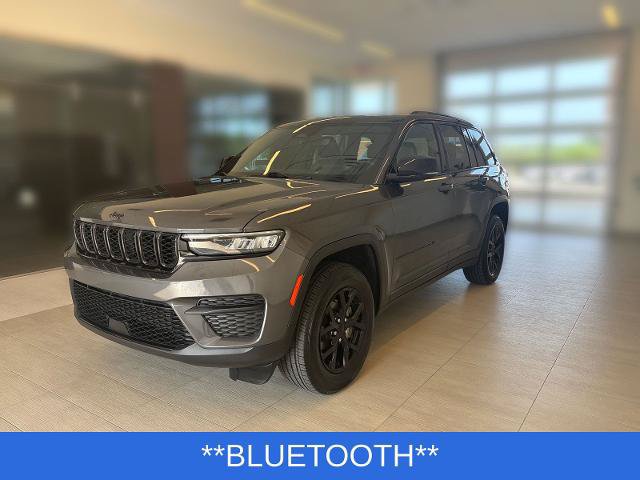 Used 2024 Jeep Grand Cherokee Altitude AWD/4WD image 5