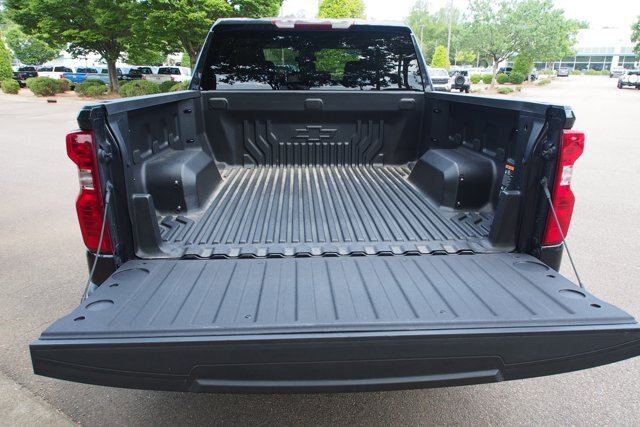 Used 2023 Chevrolet Silverado 1500 LT AWD/4WD image 7