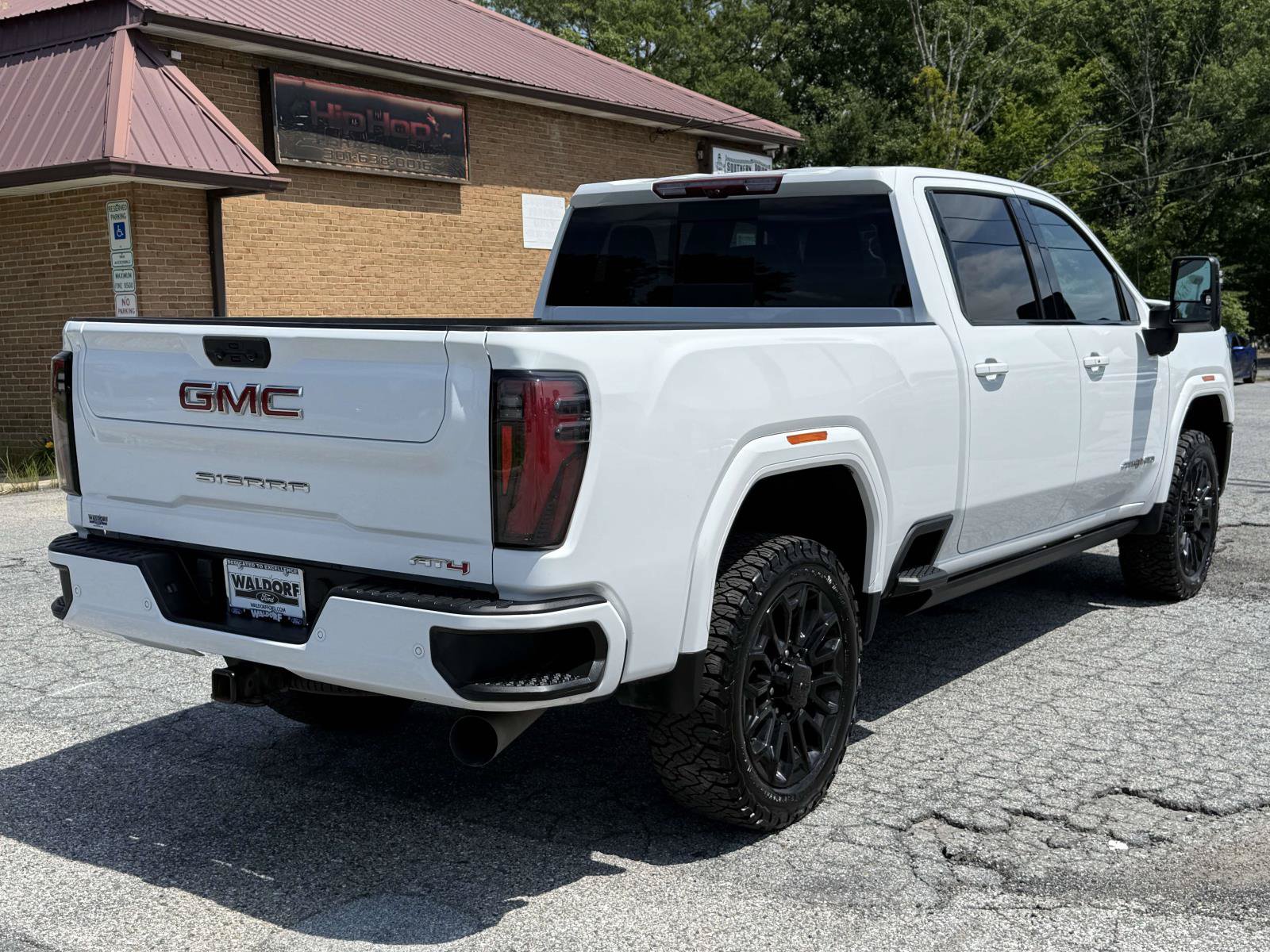 Used 2024 GMC Sierra 2500 AT4 w/ AT4 Premium Plus Package AWD/4WD image 2