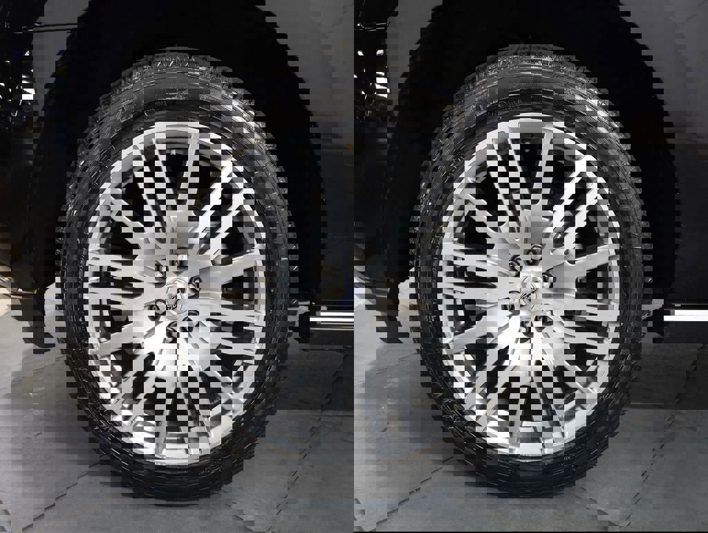 Certified 2024 Ford Expedition Limited image 34