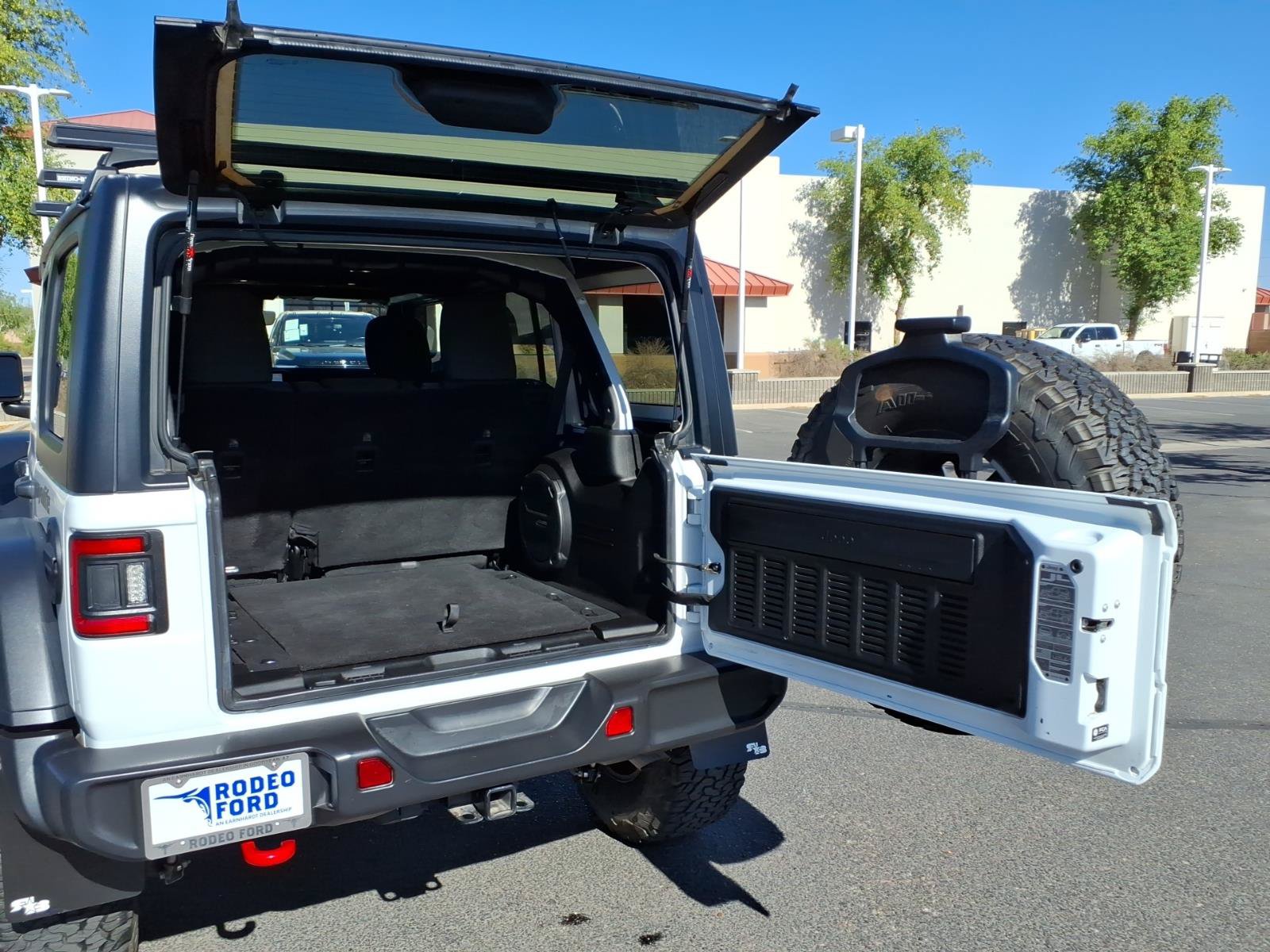 Used 2024 Jeep Wrangler Unlimited Rubicon w/ XTREMEE 35" Tire Package AWD/4WD image 16