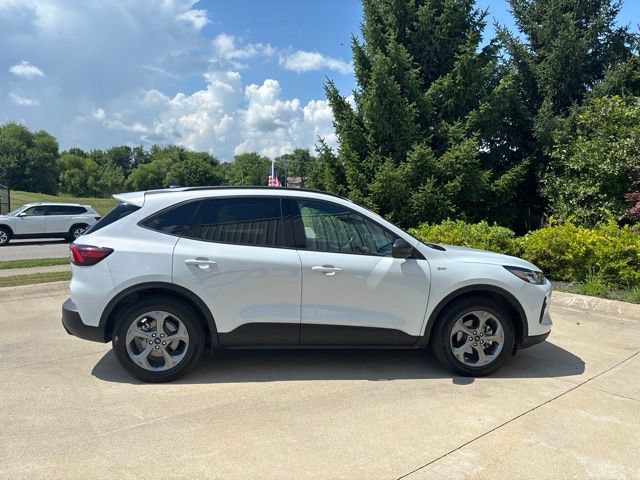 Certified 2025 Ford Escape ST-Line FWD image 6