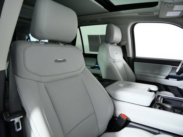 Certified 2025 Ford Expedition Max Platinum w/ Driver's Package AWD/4WD image 8