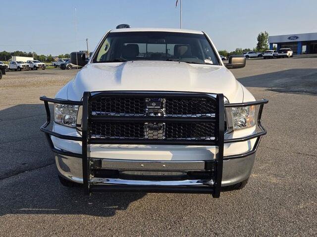 Used 2019 RAM 1500 Classic SLT AWD/4WD image 2