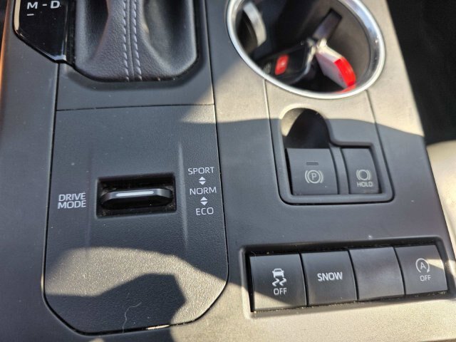 Used 2022 Toyota Highlander XLE FWD image 18