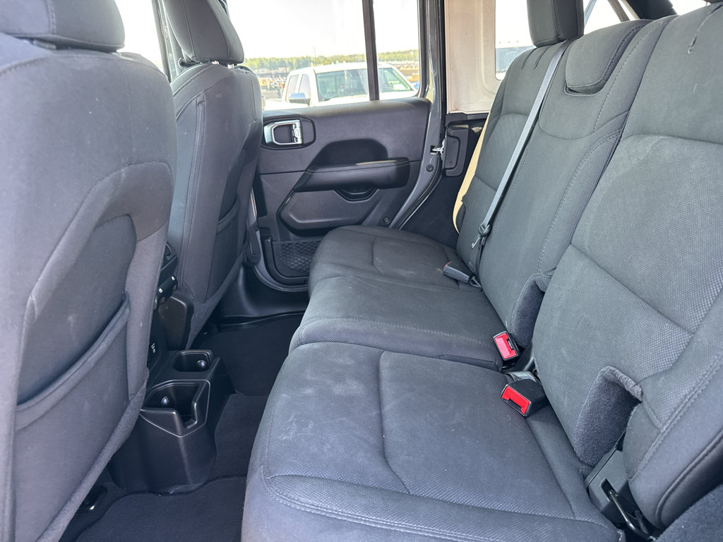 Used 2023 Jeep Wrangler Unlimited Sahara AWD/4WD image 9
