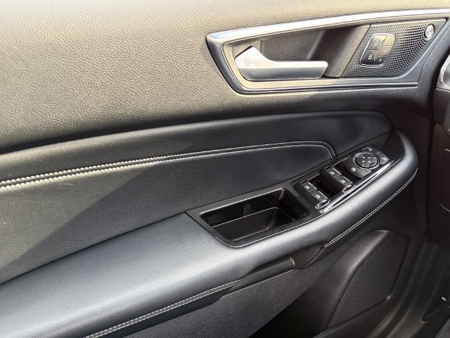 Certified 2019 Ford Edge Titanium w/ Cold Weather Package AWD/4WD image 33