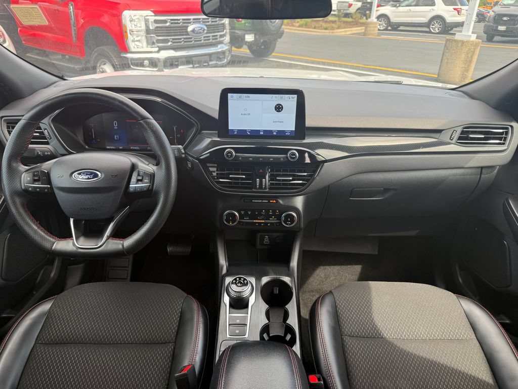 Certified 2025 Ford Escape ST-Line Select AWD/4WD image 19