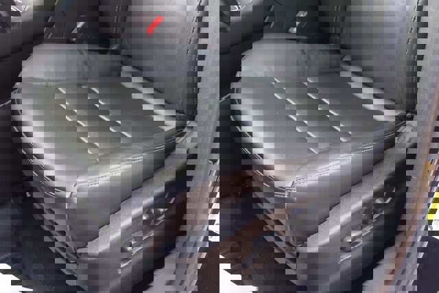 Used 2023 Cadillac XT4 Luxury w/ Cold Weather Package image 17