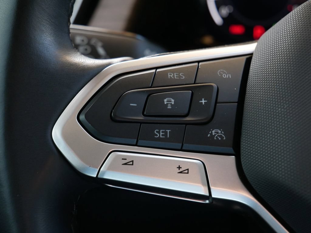 Used 2024 Volkswagen Atlas SEL Premium R-Line AWD/4WD image 18