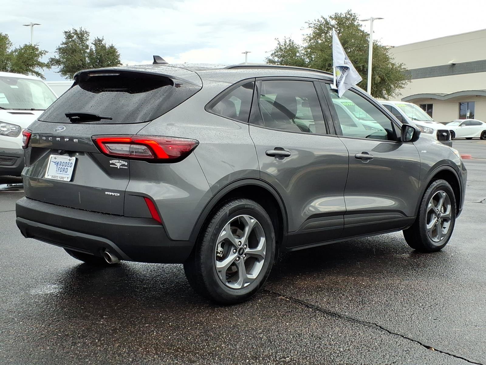 Certified 2025 Ford Escape ST-Line Select AWD/4WD image 5