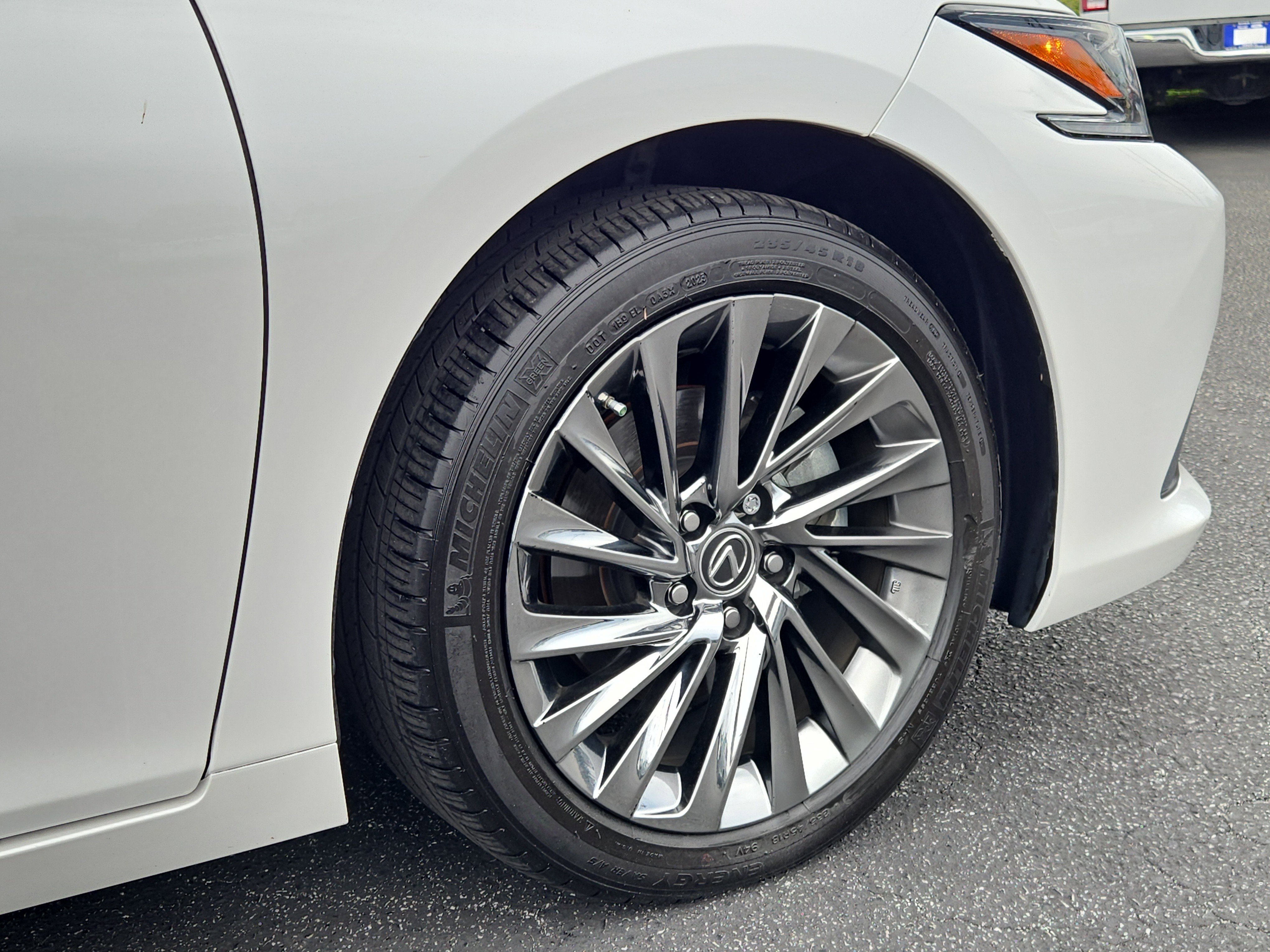 Used 2024 Lexus ES 350 Ultra Luxury w/ Accessory Package (Z2) FWD image 12