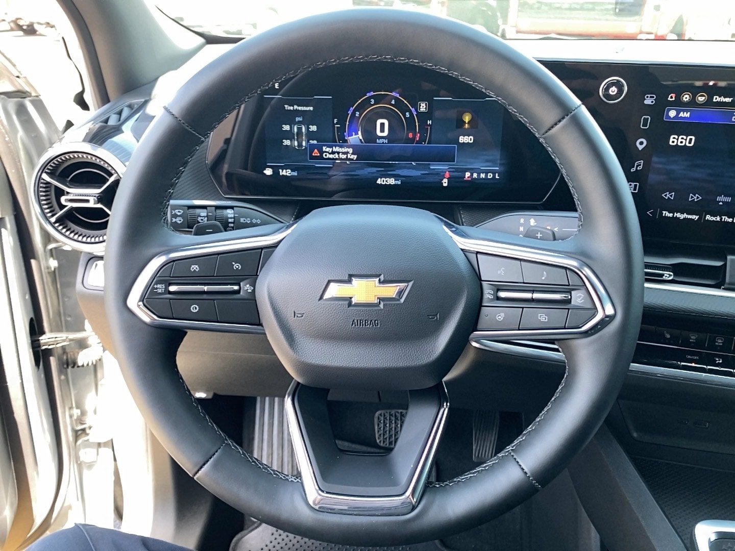 Used 2026 Chevrolet Equinox LT w/ Safety and Technology Package FWD image 13