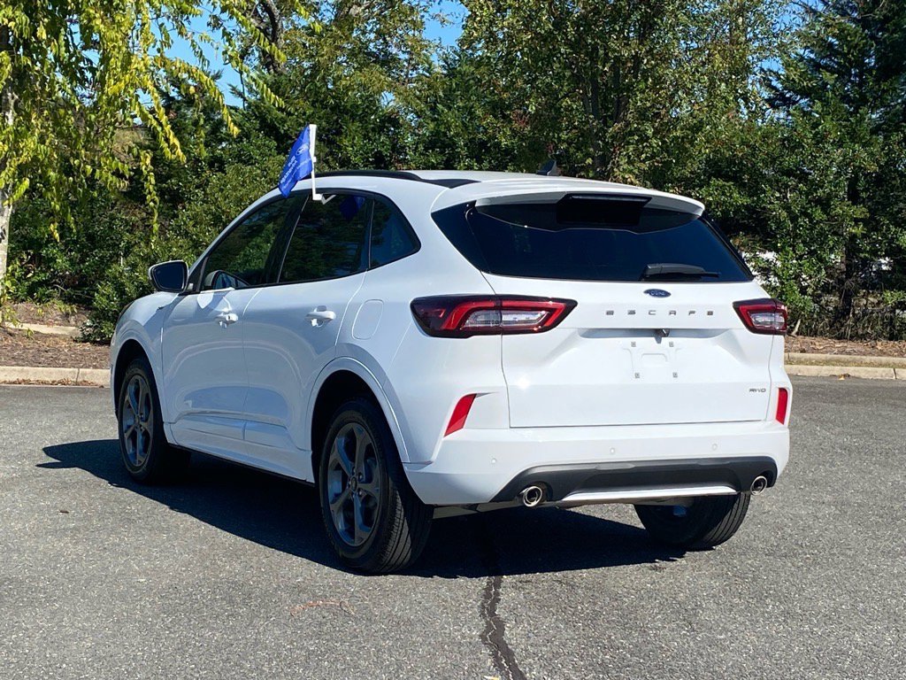 Certified 2023 Ford Escape ST-Line Select w/ Tech Pack #2 image 6