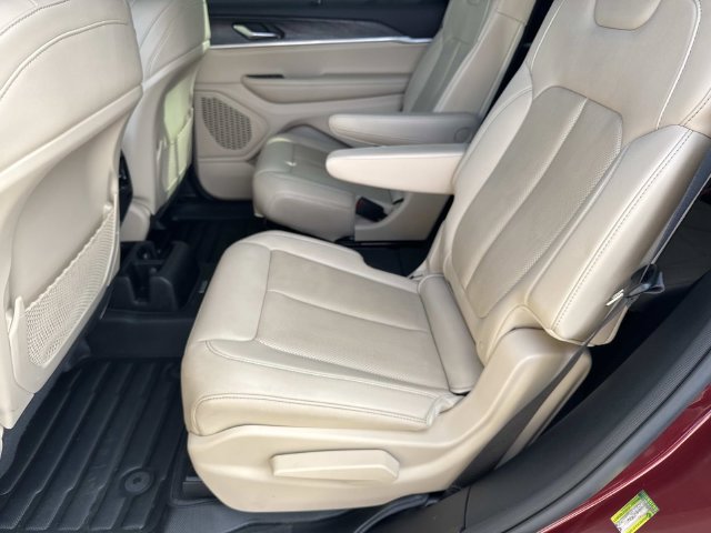 Used 2023 Jeep Grand Cherokee L Limited w/ Luxury Tech Group II RWD image 16