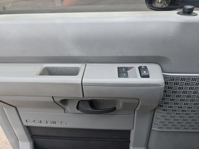Certified 2017 Ford E-450 and Econoline 450 Super Duty w/ Power Windows & Locks Group RWD image 13