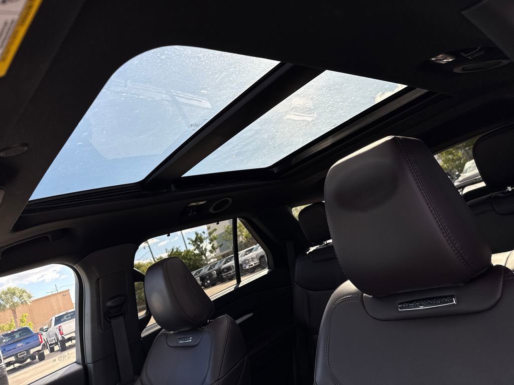 Certified 2025 Ford Explorer Platinum image 9