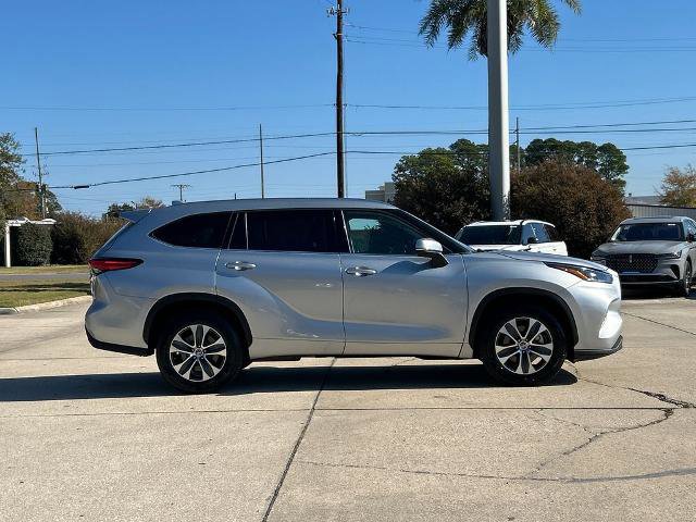 Used 2021 Toyota Highlander XLE image 6