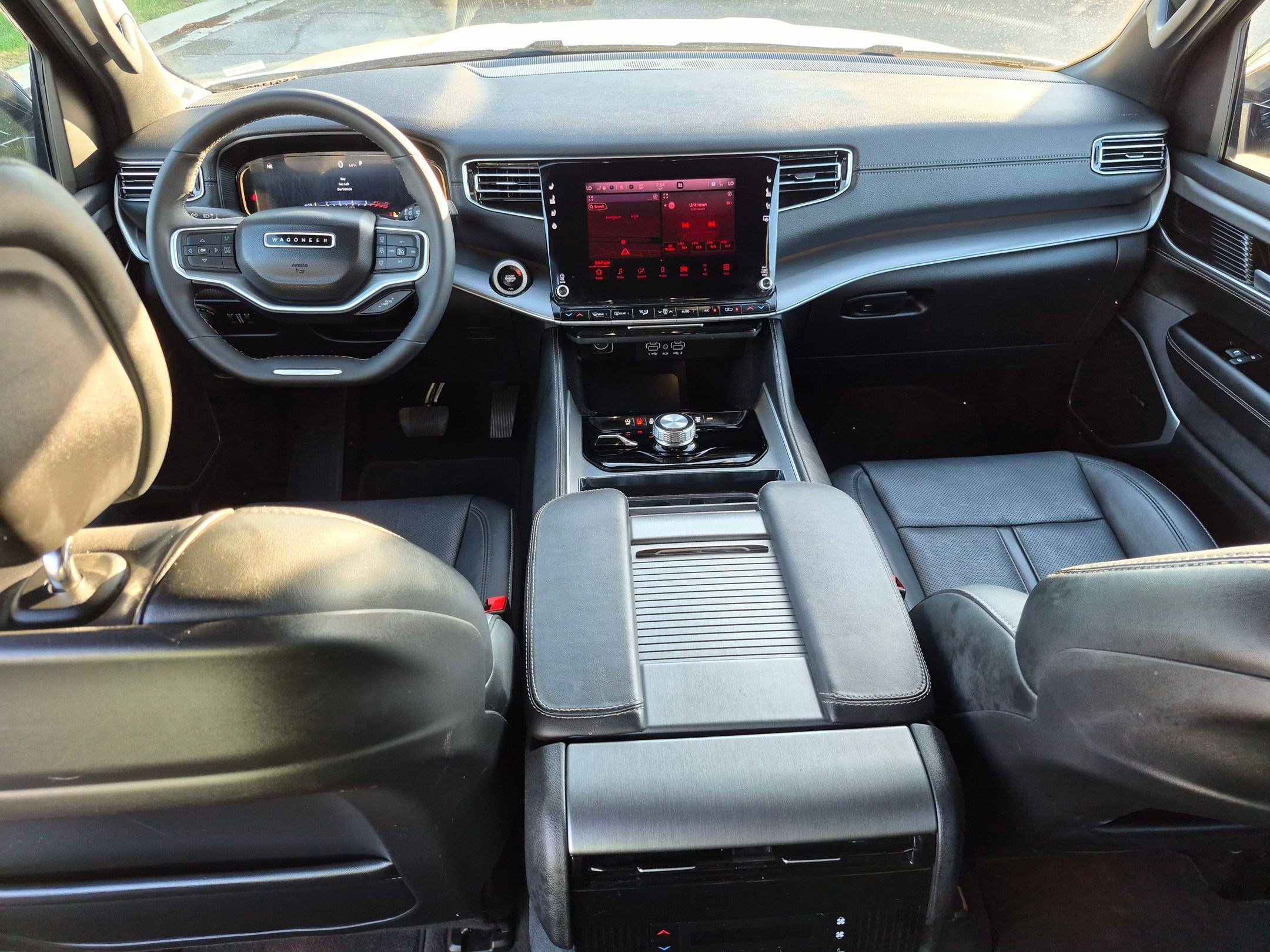 Used 2025 Jeep Wagoneer L Series II AWD/4WD image 31