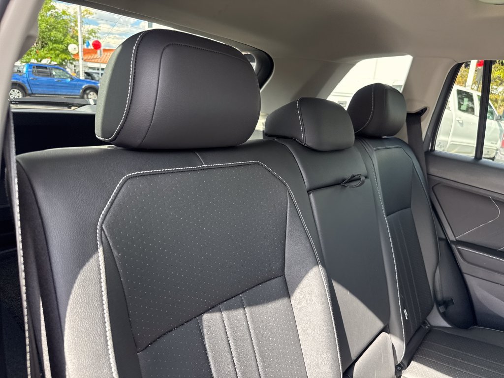 Used 2023 Volkswagen Tiguan SE AWD/4WD image 25