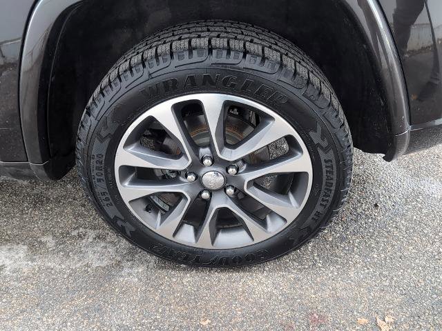 Used 2017 Jeep Grand Cherokee Overland image 12