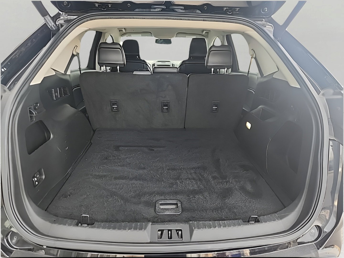 Certified 2020 Ford Edge SEL w/ Cold Weather Package image 9