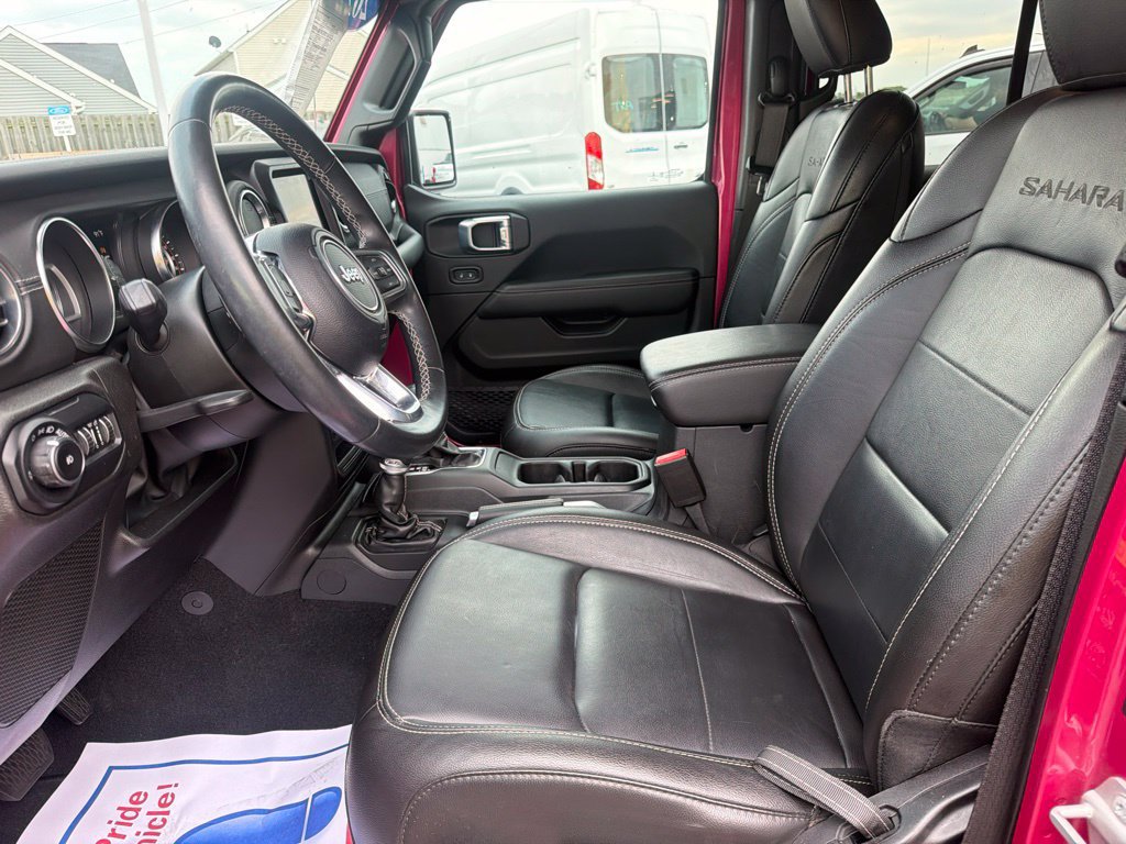 Used 2022 Jeep Wrangler Unlimited Sahara AWD/4WD image 30