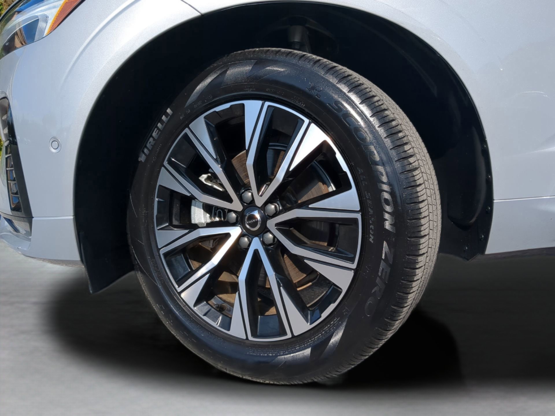 Used 2025 Volvo XC60 B5 Plus image 63