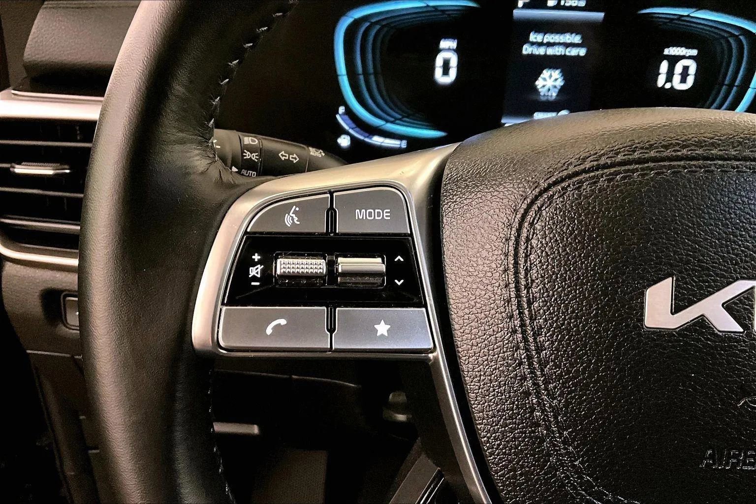 Used 2025 Kia Telluride S image 17