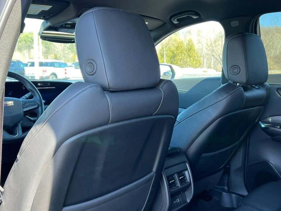 Used 2025 Cadillac XT4 Premium Luxury image 32
