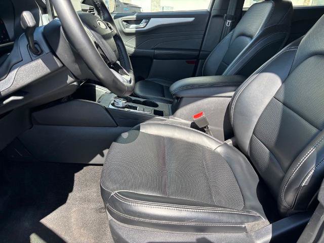 Certified 2025 Ford Escape Platinum AWD/4WD image 15