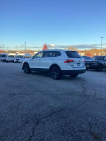 Used 2023 Volkswagen Tiguan SE AWD/4WD image 4