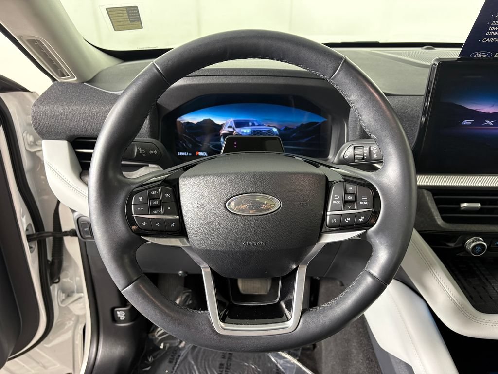 Certified 2025 Ford Explorer Platinum w/ Ultimate Package AWD/4WD image 16