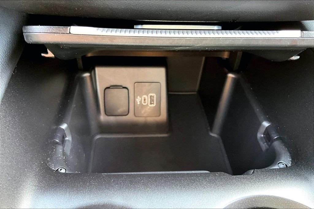 Certified 2025 Ford Explorer ST-Line w/ Premium Package image 28