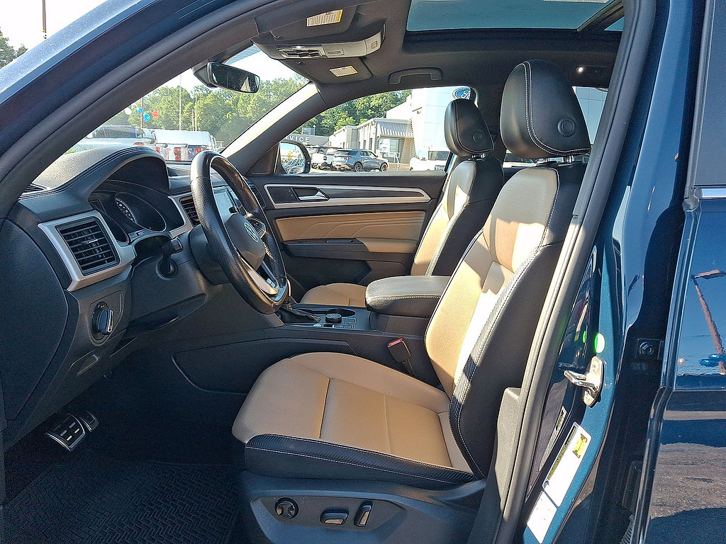 Used 2021 Volkswagen Atlas Cross Sport SE w/ Panoramic Sunroof Package AWD/4WD image 17
