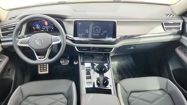 Used 2025 Volkswagen Atlas Peak Edition SE image 28