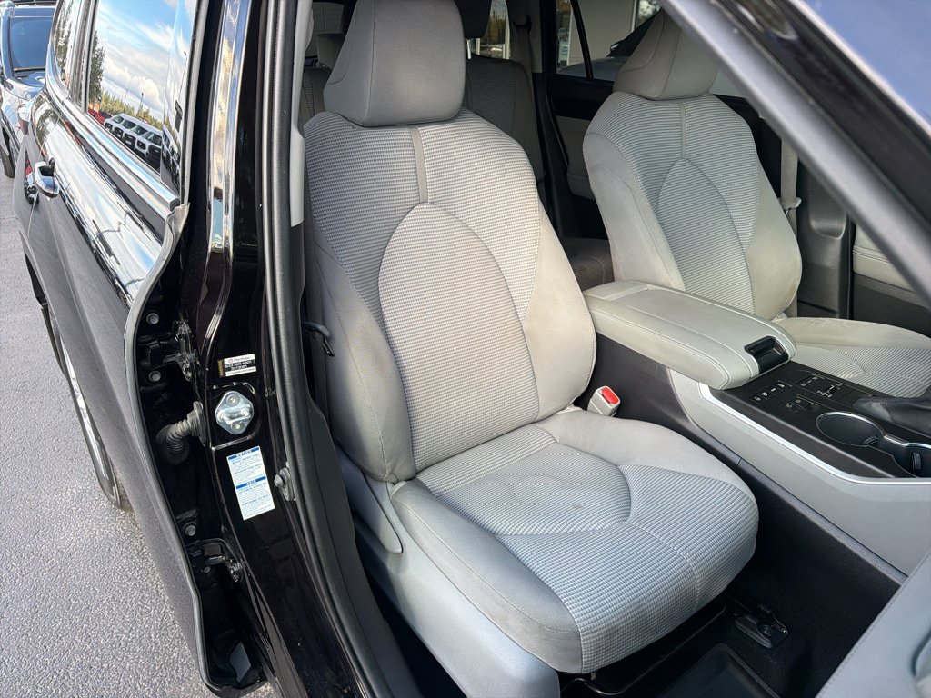 Used 2020 Toyota Highlander L AWD/4WD image 8