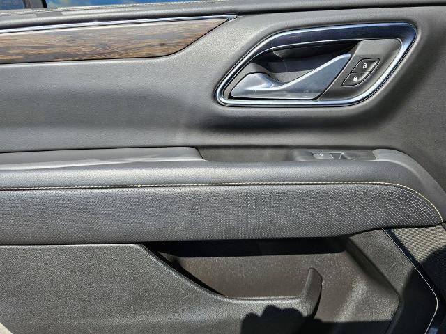 Used 2024 Chevrolet Tahoe Premier AWD/4WD image 17