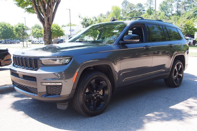 Used 2024 Jeep Grand Cherokee L Limited w/ Black Appearance Package AWD/4WD image 3