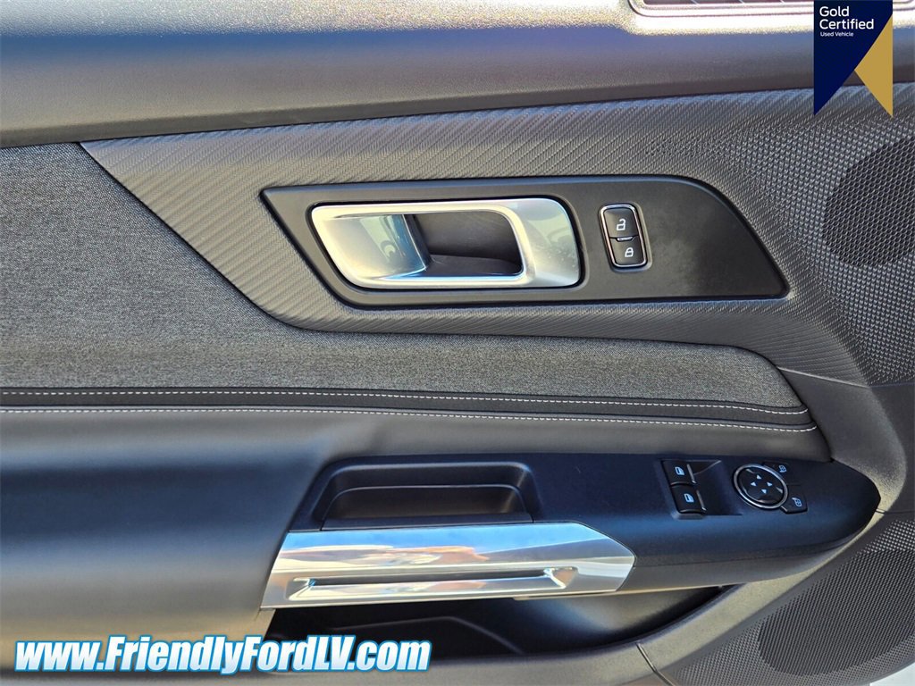 Certified 2025 Ford Mustang Coupe image 17