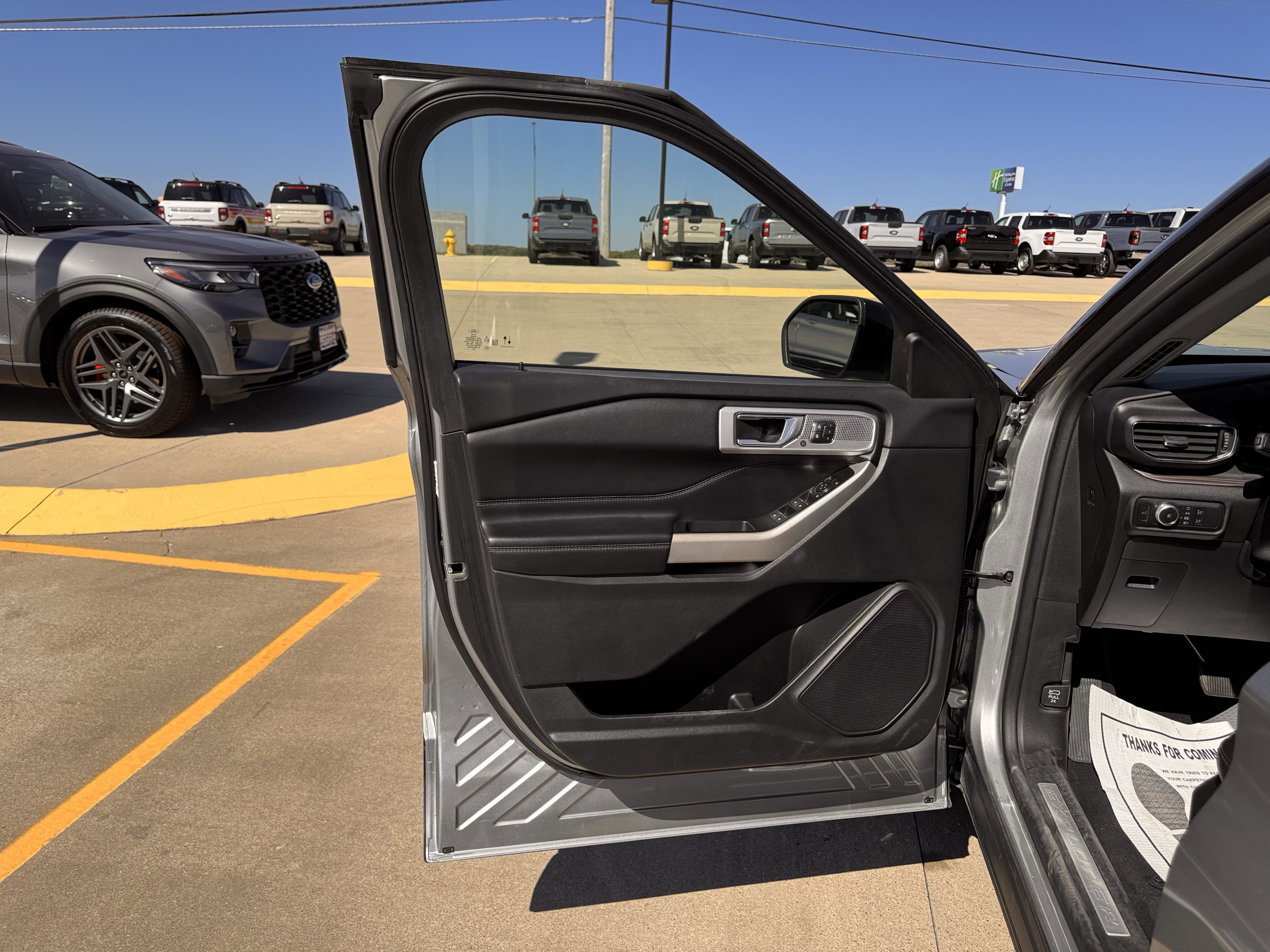 Certified 2022 Ford Explorer Limited w/ Equipment Group 301A image 7