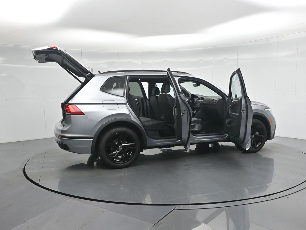 Used 2024 Volkswagen Tiguan SE R-Line image 32