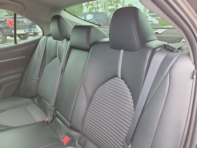 Used 2020 Toyota Camry SE FWD image 18