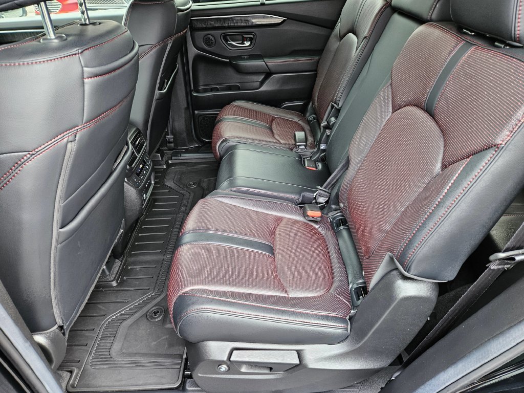 Used 2025 Honda Pilot Black Edition image 14