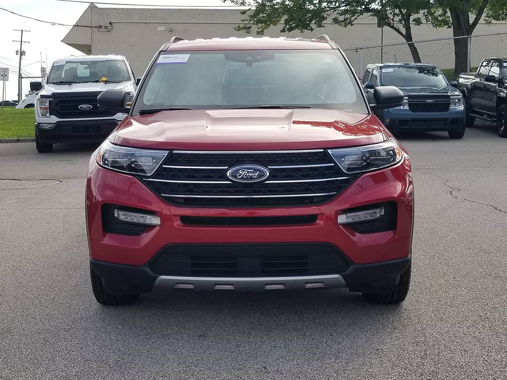 Certified 2023 Ford Explorer XLT w/ Equipment Group 202A AWD/4WD image 2