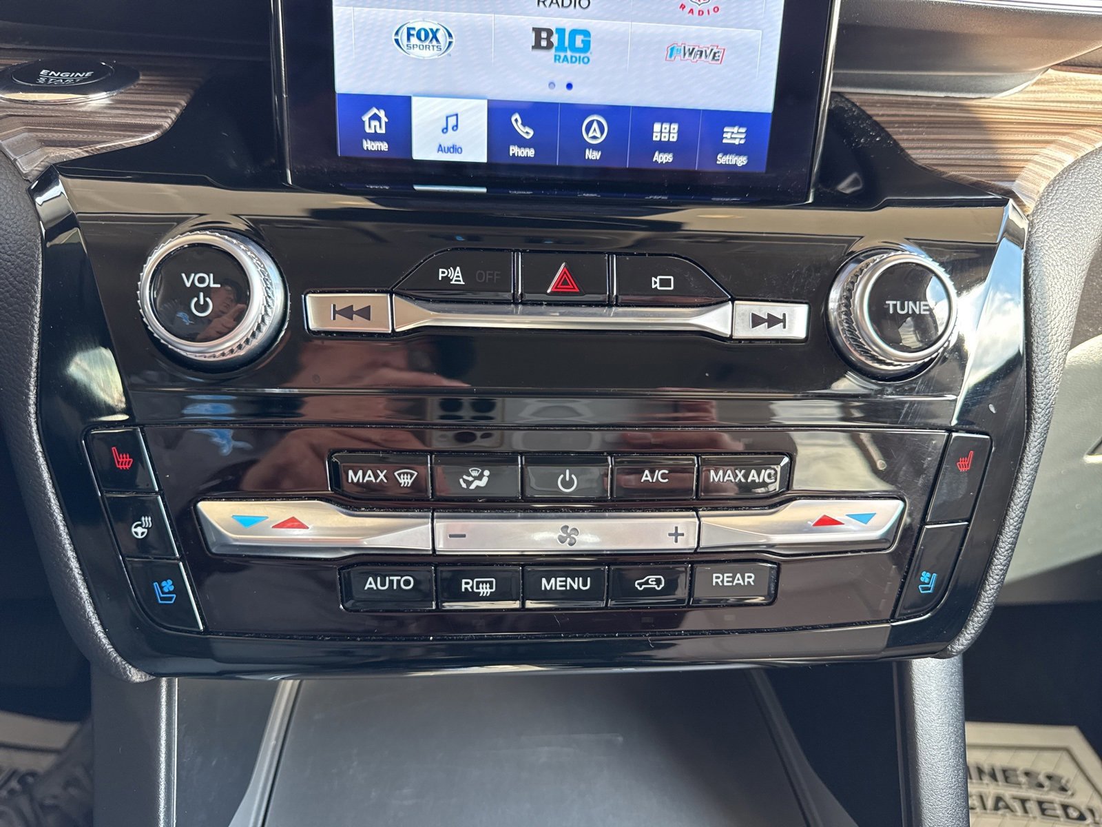 Certified 2022 Ford Explorer Limited w/ Limited Technology Package image 35