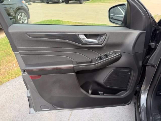 Certified 2025 Ford Escape ST-Line AWD/4WD image 9